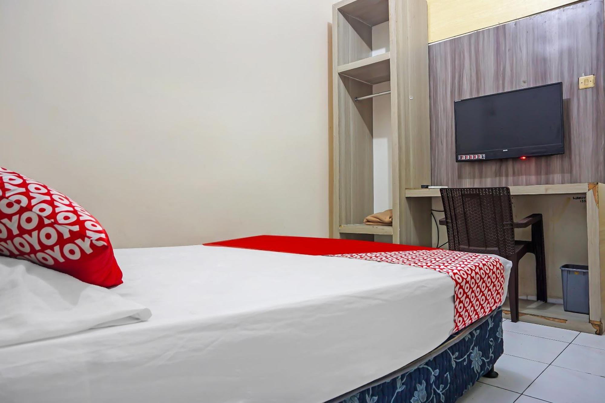 Hotel Diamond Inn Makassar RedPartner Bagian luar foto