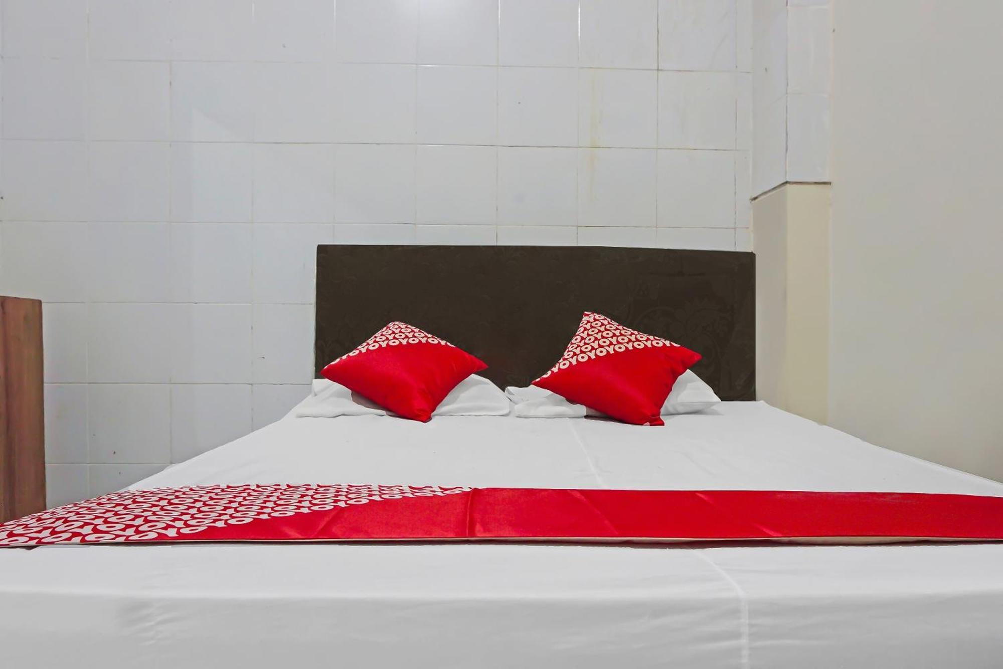 Hotel Diamond Inn Makassar RedPartner Bagian luar foto