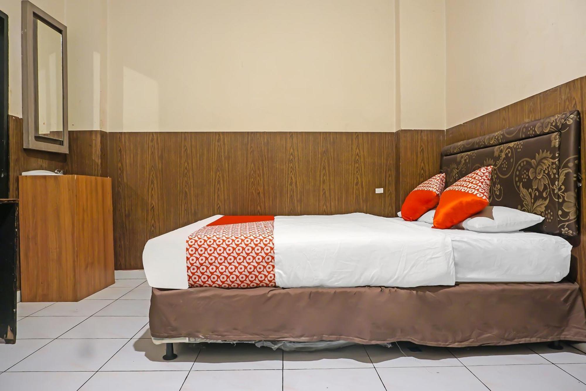 Hotel Diamond Inn Makassar RedPartner Bagian luar foto
