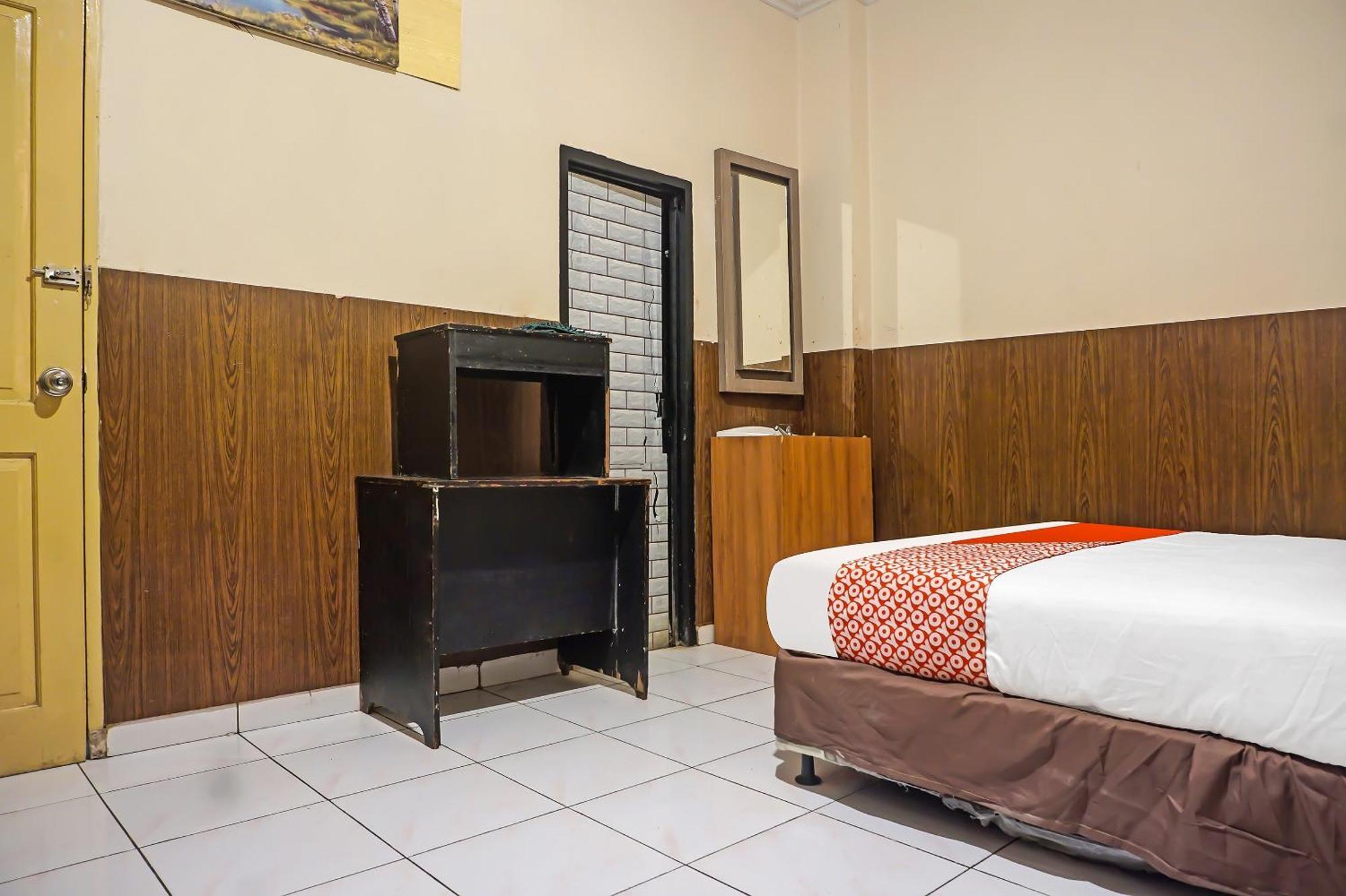 Hotel Diamond Inn Makassar RedPartner Bagian luar foto