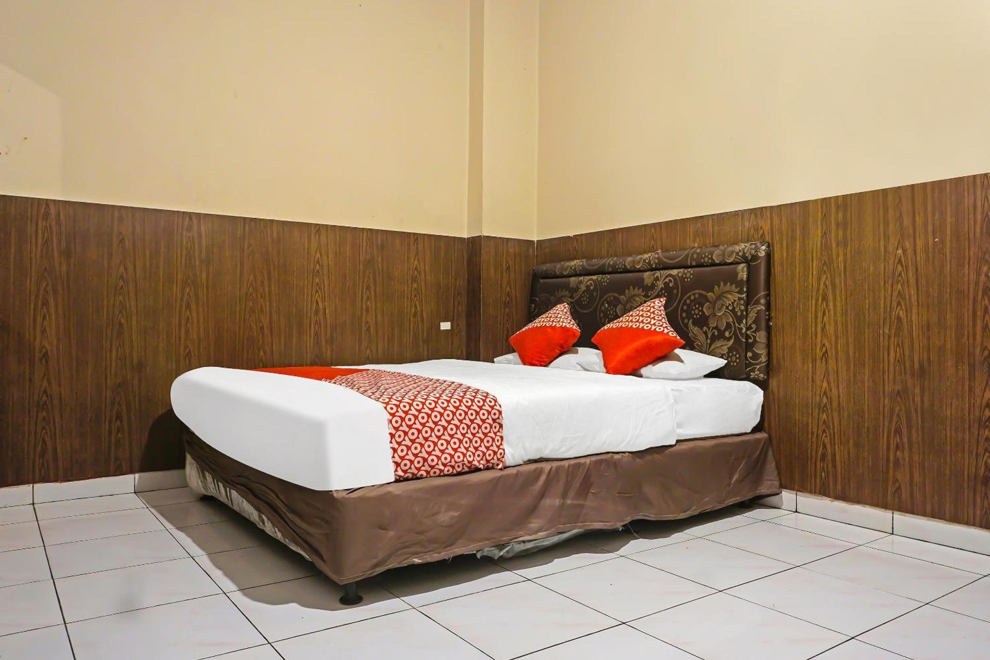 Hotel Diamond Inn Makassar RedPartner Bagian luar foto